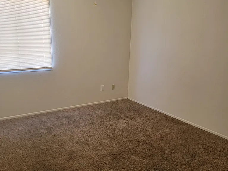 7854 N 47th Ave — Photo 11