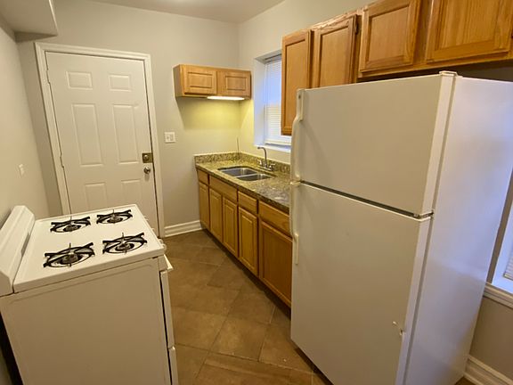 3rd image of 7152 S Cornell Ave APT 1E