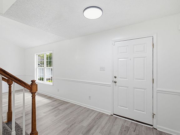 5th image of 433 Rosa Cir