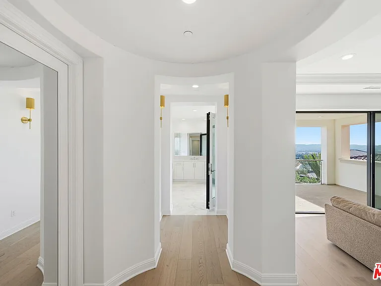 20448 W Liverpool Way — Photo 28