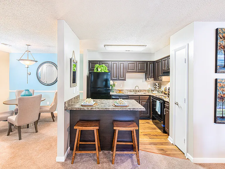 MAA Hampton Pointe — Photo 11