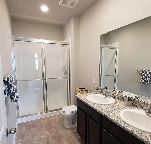 1070 Oak Cir — Photo 4