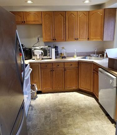 5th image of 127 Woodbine Ave