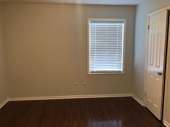 4th image of 729 Hite St