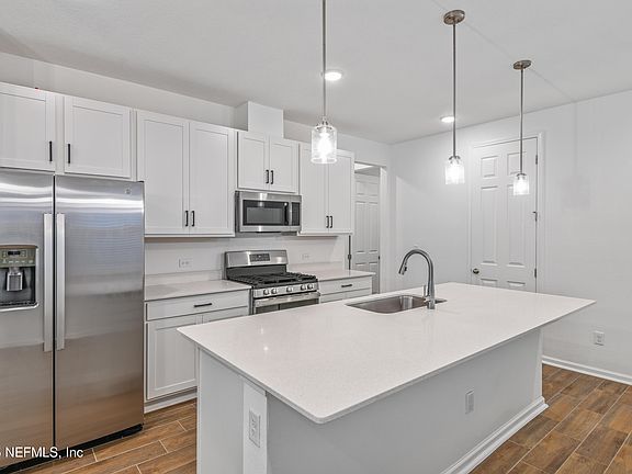 3rd image of 8221 CEDAR RUN Lane