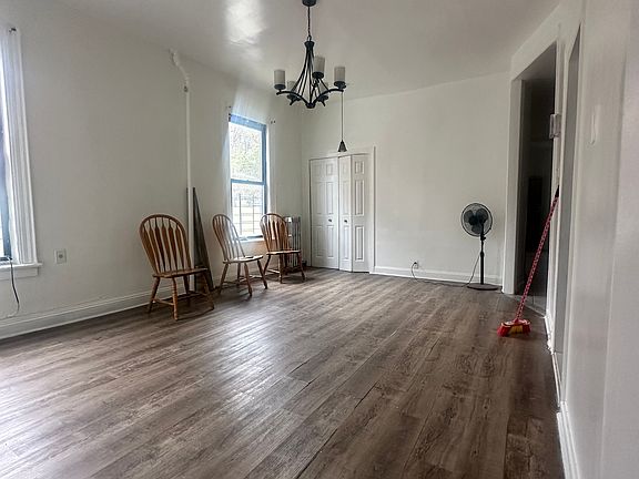 4th image of 1417 Clinton Ave #3