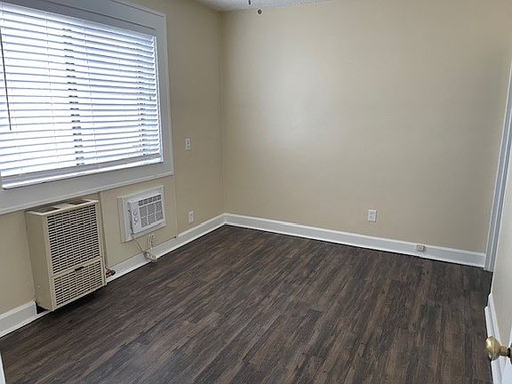 5th image of 13051 Larchmere Blvd #1B-1Ba-500Sqft