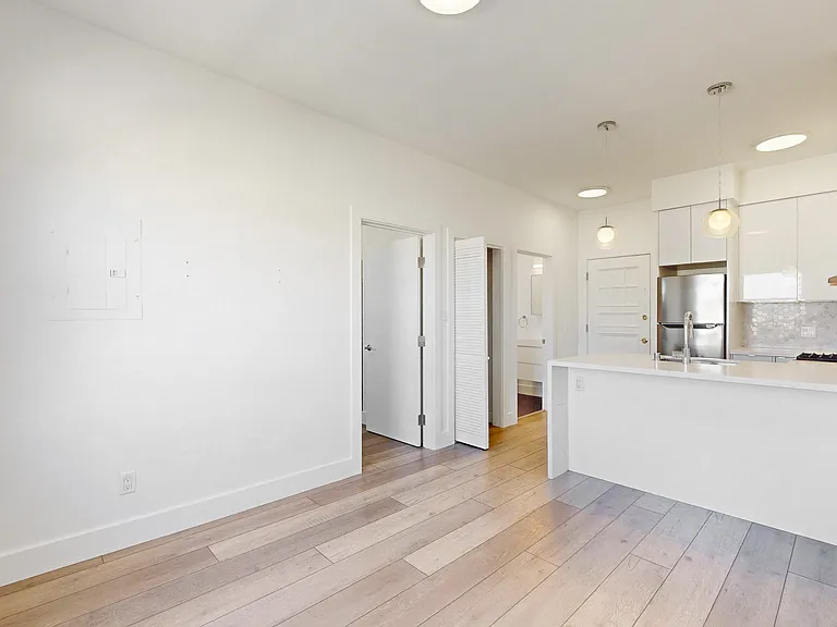 2 Guerrero St #301 — Photo 3