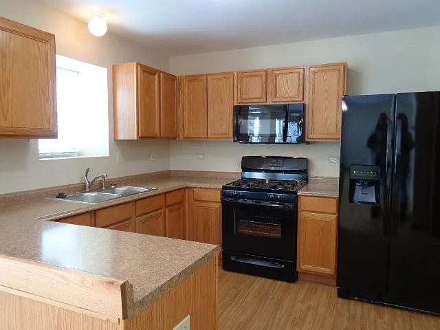 1706 Lake Pointe Ct — Photo 2