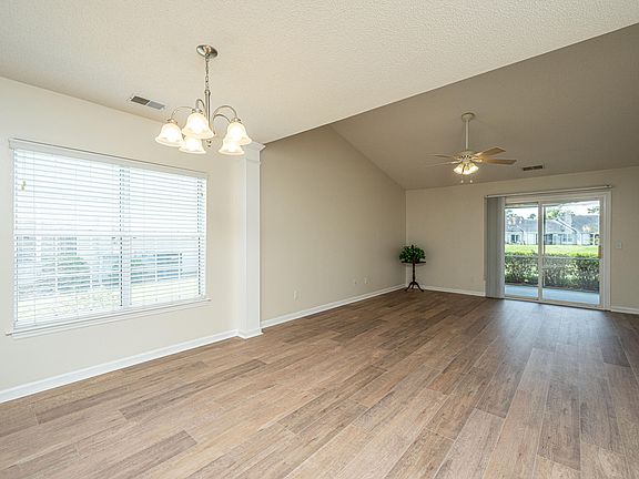 4th image of 111 Barlow St