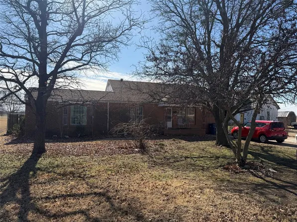 601 W Apache St, Lindsay, OK 73052