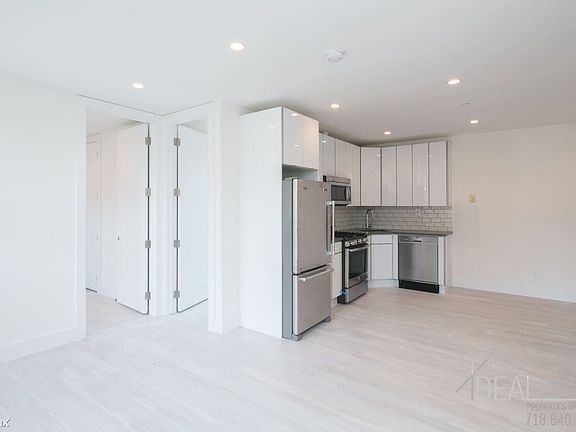 2nd image of 220 Kosciuszko St