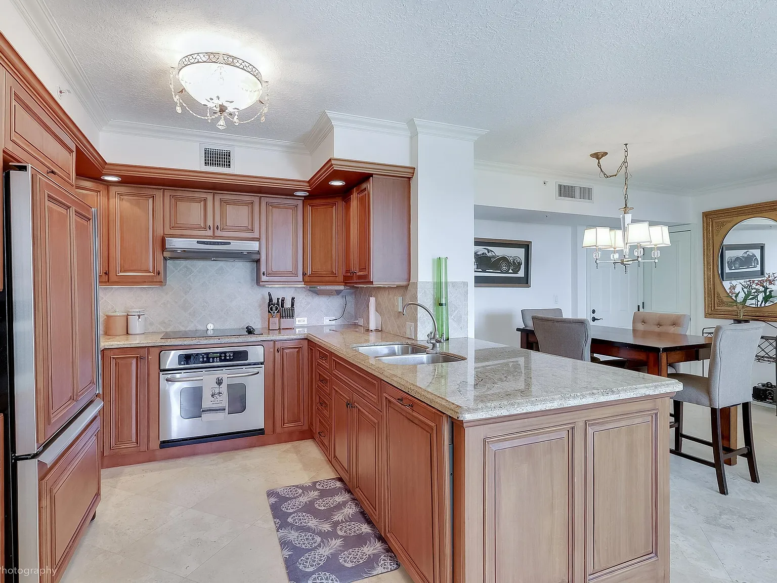 2 bed, 2.0 bath, 1040 sqft, $8,500 — Photo 2