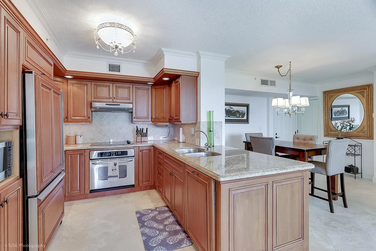 Building Photo - 651 Okeechobee Blvd #509