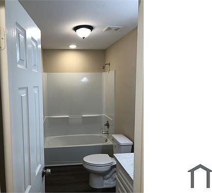 4th image of 16517 Larchwood Dr #A