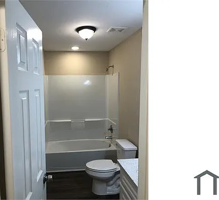 16517 Larchwood Dr #A — Photo 4