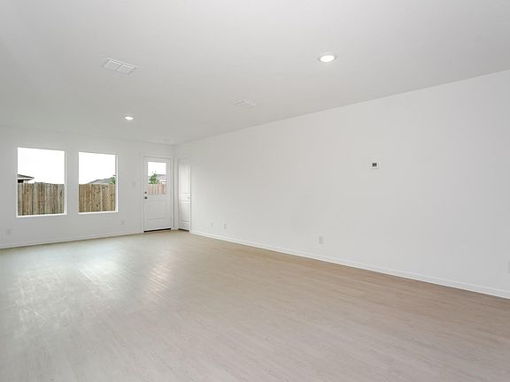3rd image of 1419 Merlin Bluff St