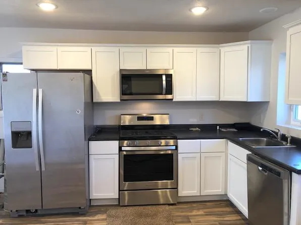 1582 Canary Ln, Mound, MN 55364