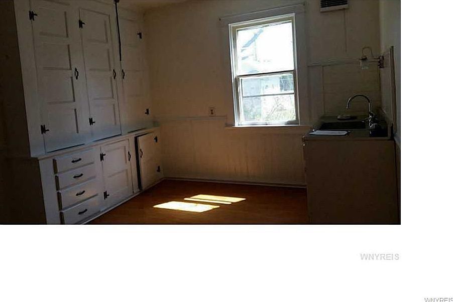 2nd image of 4 Francis St