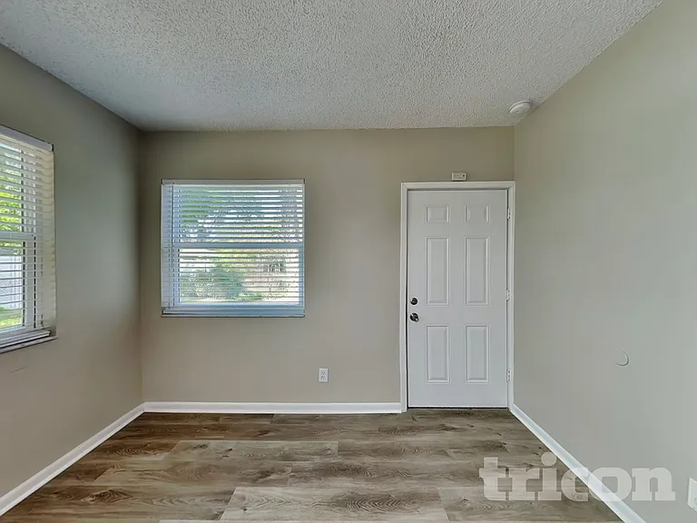 1404 Fernwood Pl — Photo 5