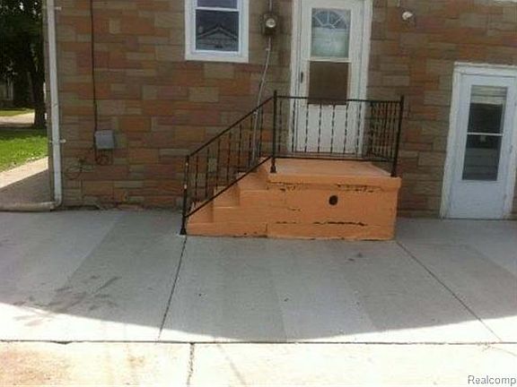 4th image of 1430 College Ave