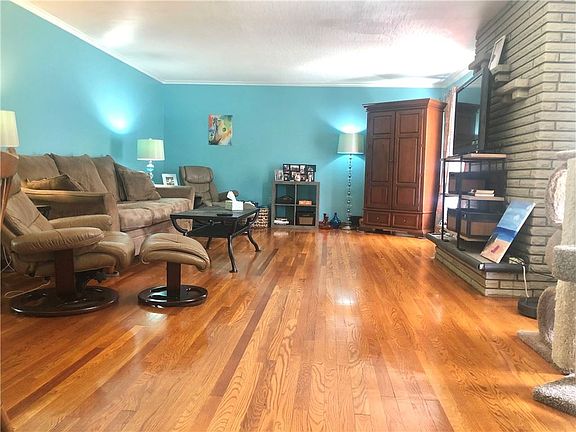 4th image of 1112 Lewis St