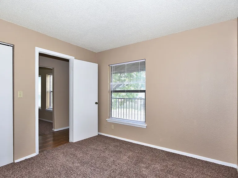 411 W K Pl — Photo 22