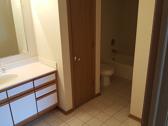 3rd image of 17863 Park View Dr