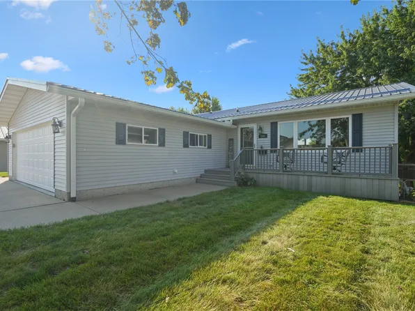 504 Prairie Hills Dr, Central City, IA 52214