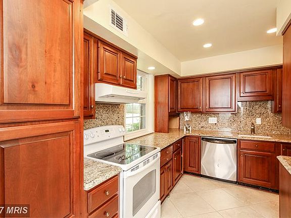 5th image of 765 Azalea Dr #33