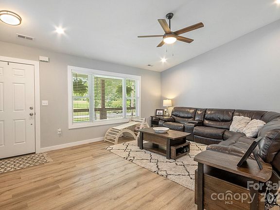 5th image of 291 Forest Lawn Dr