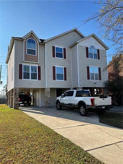1st image of 8 Brandon Hall Dr