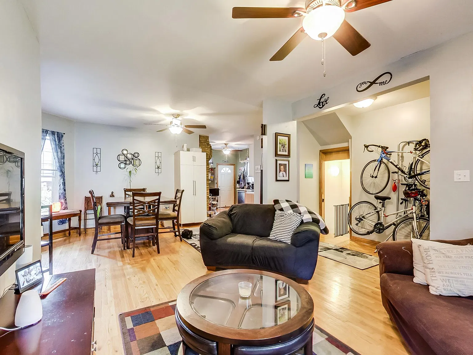 3 bed, 1600 sqft, $2,500 — Photo 2