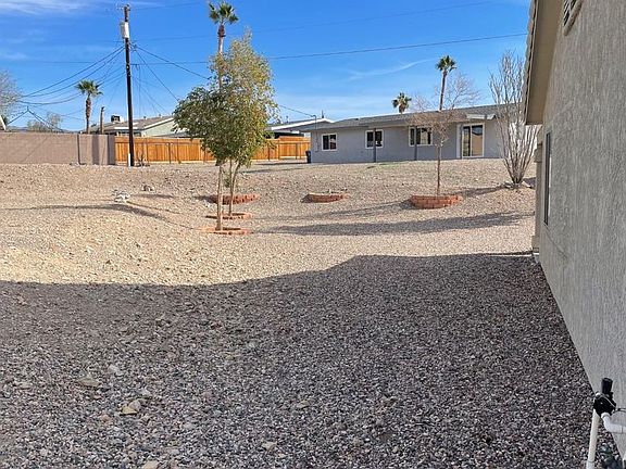 3rd image of 355 Fox Point Ln N