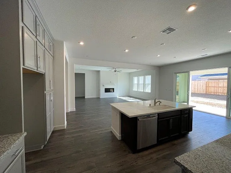 10463 Arnado St — Photo 12