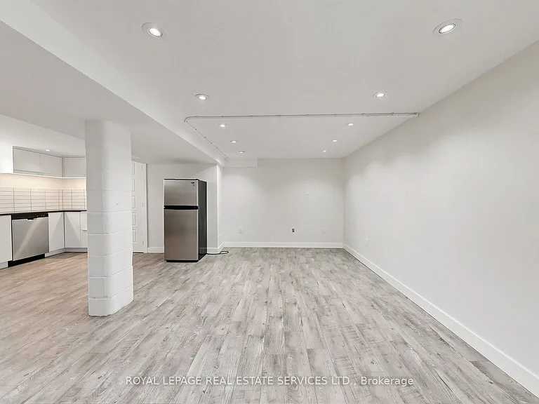 285 Bronte Rd — Photo 31