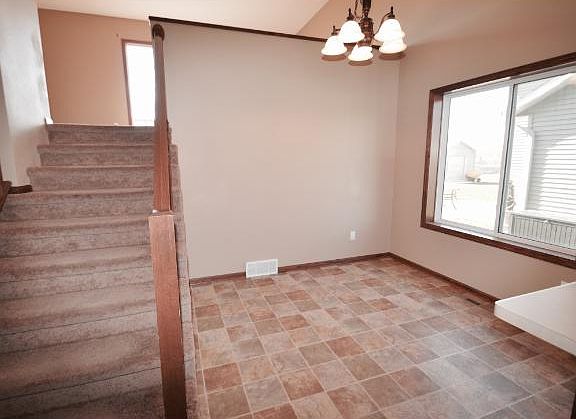 3rd image of 537 23rd Ave N