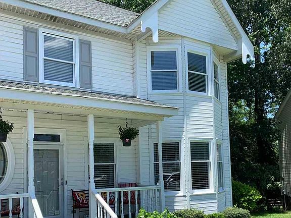2nd image of 8 Maidenhair Ct