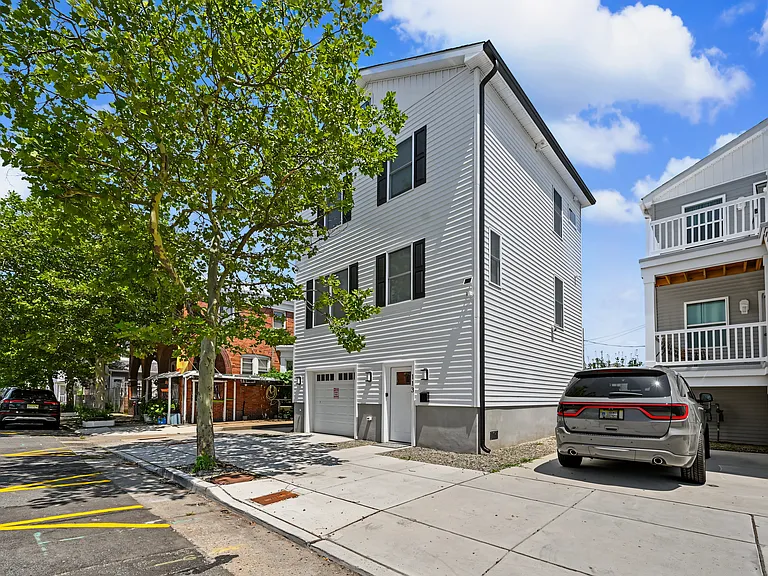 113 N Brighton Ave — Photo 32