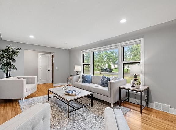 4th image of 6101 11th Ave S