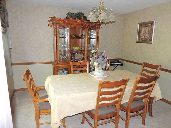 5th image of 740 Greenlee Dr