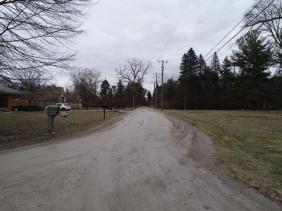4th image of 20265 Norwood Dr N