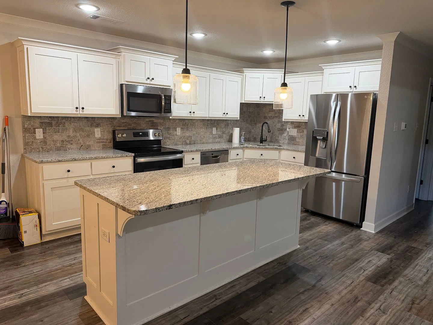 Beautifully maintained 3-Bed, 2-Bath Home with Fenced-in Backyard and Covered Patio — Photo 4