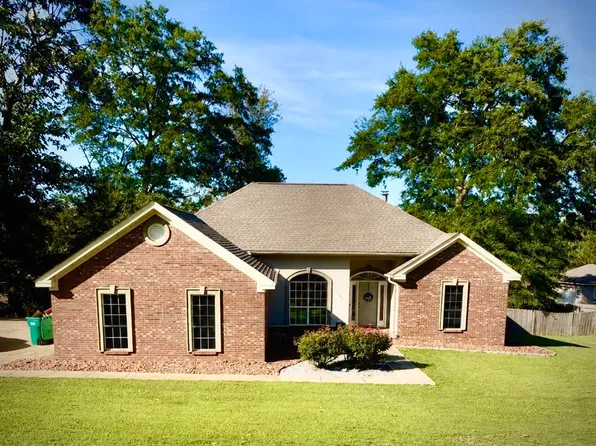 189 Dillons Run, Deatsville, AL 36022