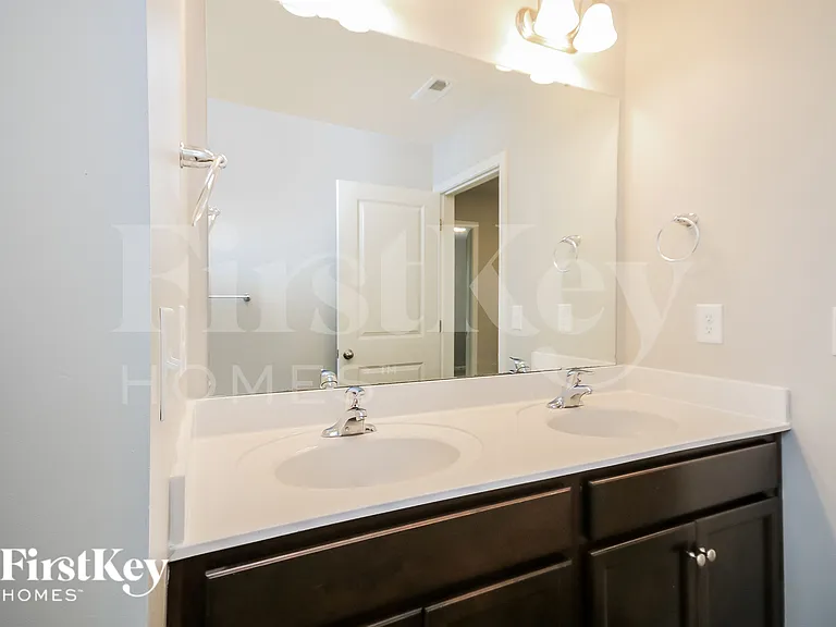 3232 Newell Village Dr — Photo 13