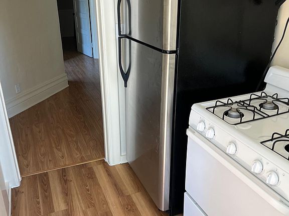 5th image of 571 N El Molino Ave #1/2
