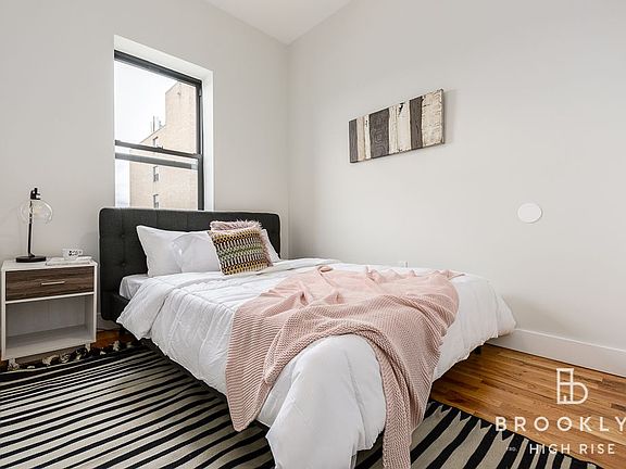 5th image of 1671 Lincoln Pl APT 5