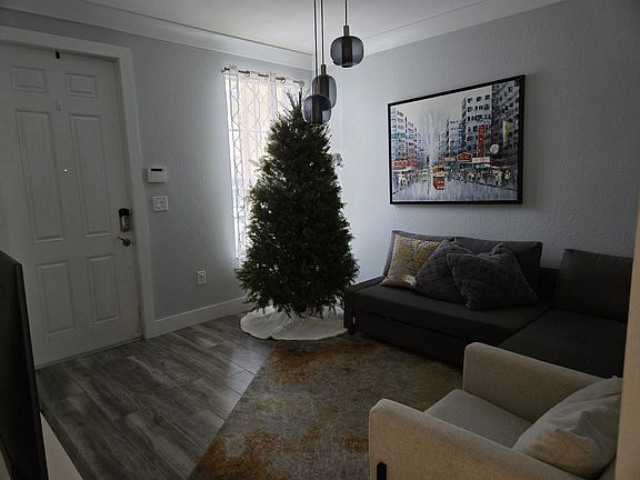 Entrance Family room