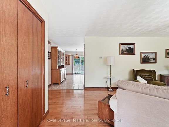 4th image of 24 Leonard Dr