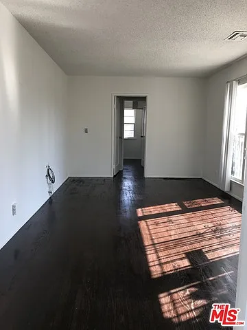 2 bed, 992 sqft, $3,000 — Photo 1